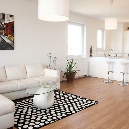 Prostorny 3 Pokojovy Apartman S Dvema Terasami Prag Eksteriør billede