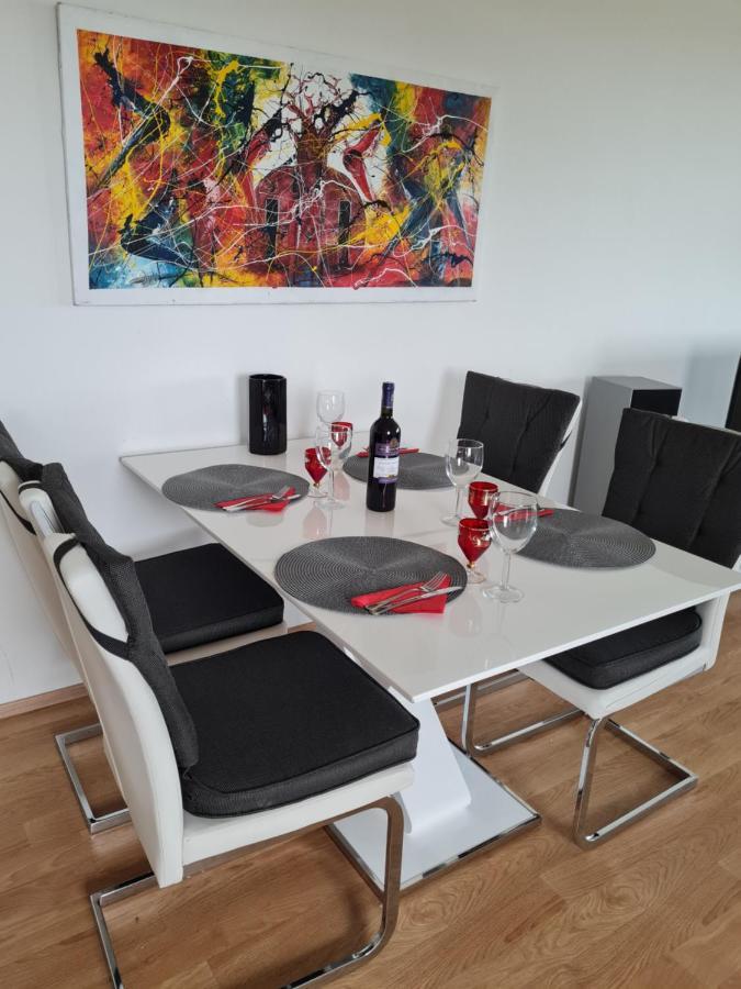 Prostorny 3 Pokojovy Apartman S Dvema Terasami Prag Eksteriør billede