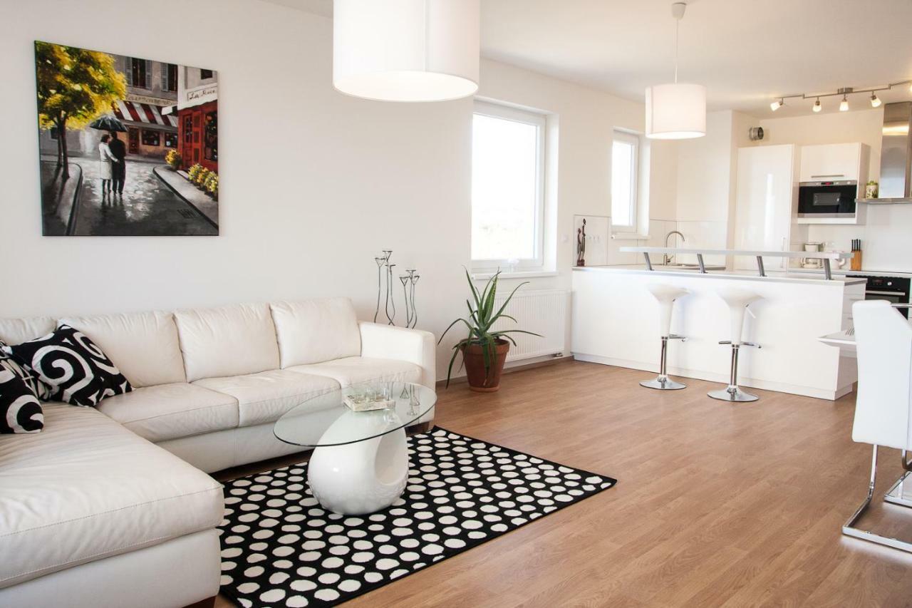 Prostorny 3 Pokojovy Apartman S Dvema Terasami Prag Eksteriør billede