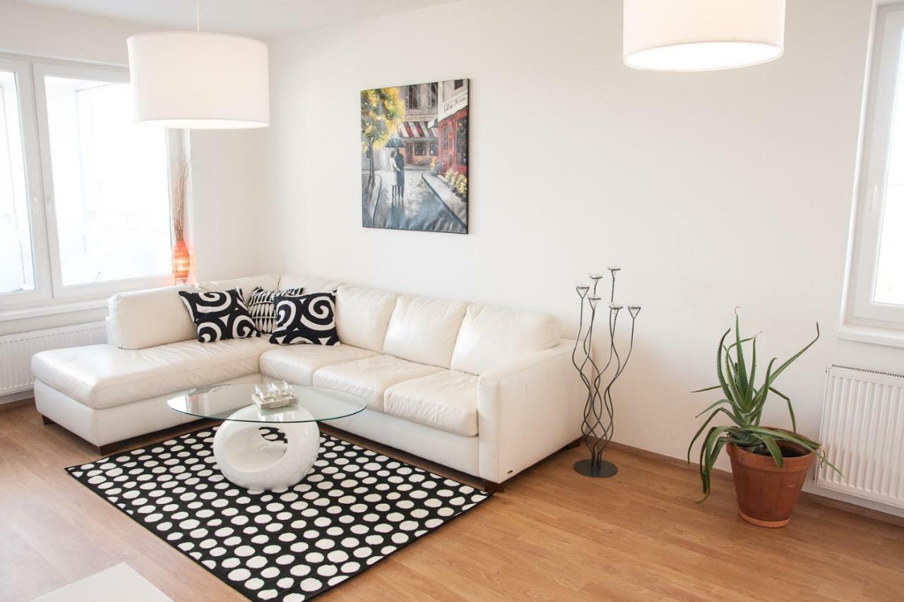 Prostorny 3 Pokojovy Apartman S Dvema Terasami Prag Eksteriør billede