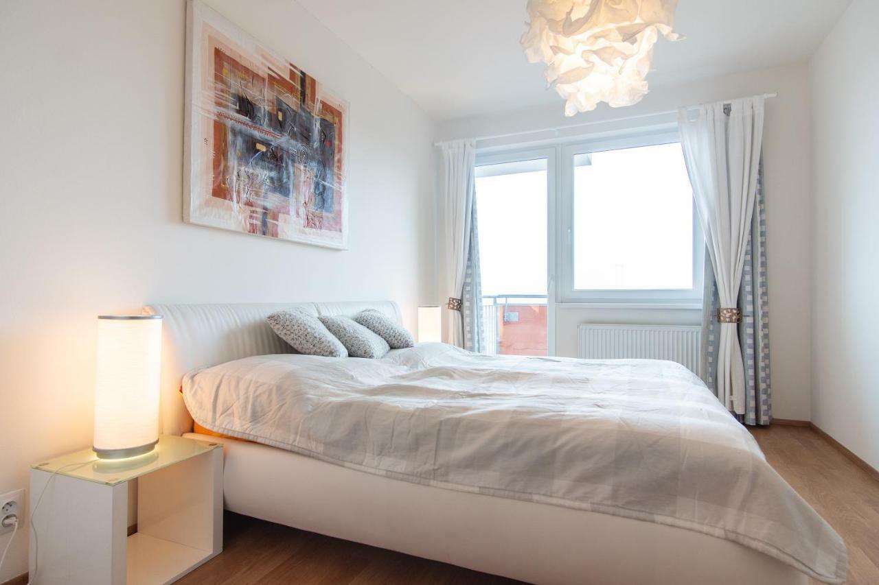Prostorny 3 Pokojovy Apartman S Dvema Terasami Prag Eksteriør billede