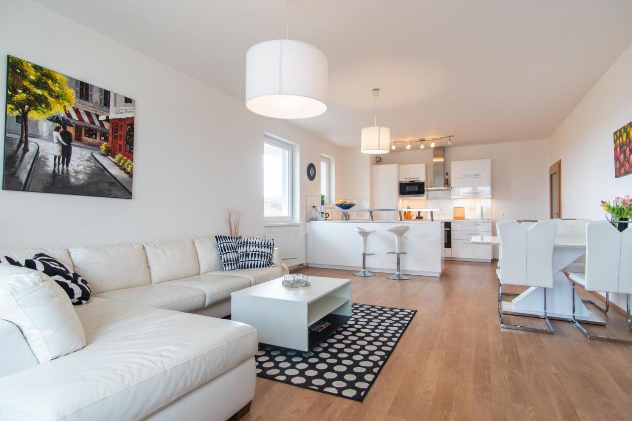 Prostorny 3 Pokojovy Apartman S Dvema Terasami Prag Eksteriør billede
